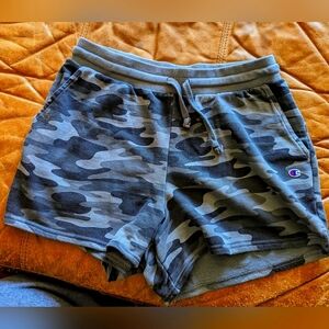 CHAMPION CAMO WOMANS SHORTS SZ M